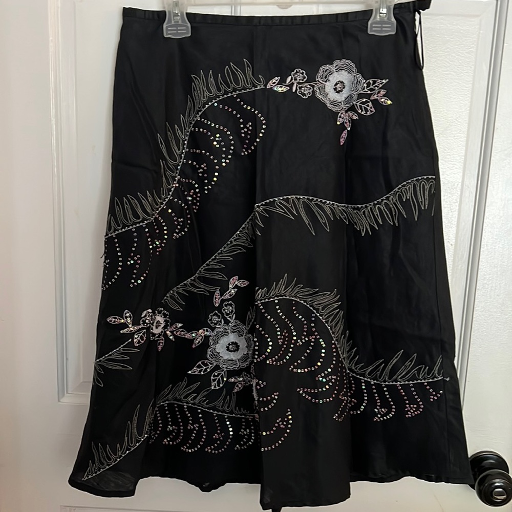 Black-pink, floral detailed skirt, 10